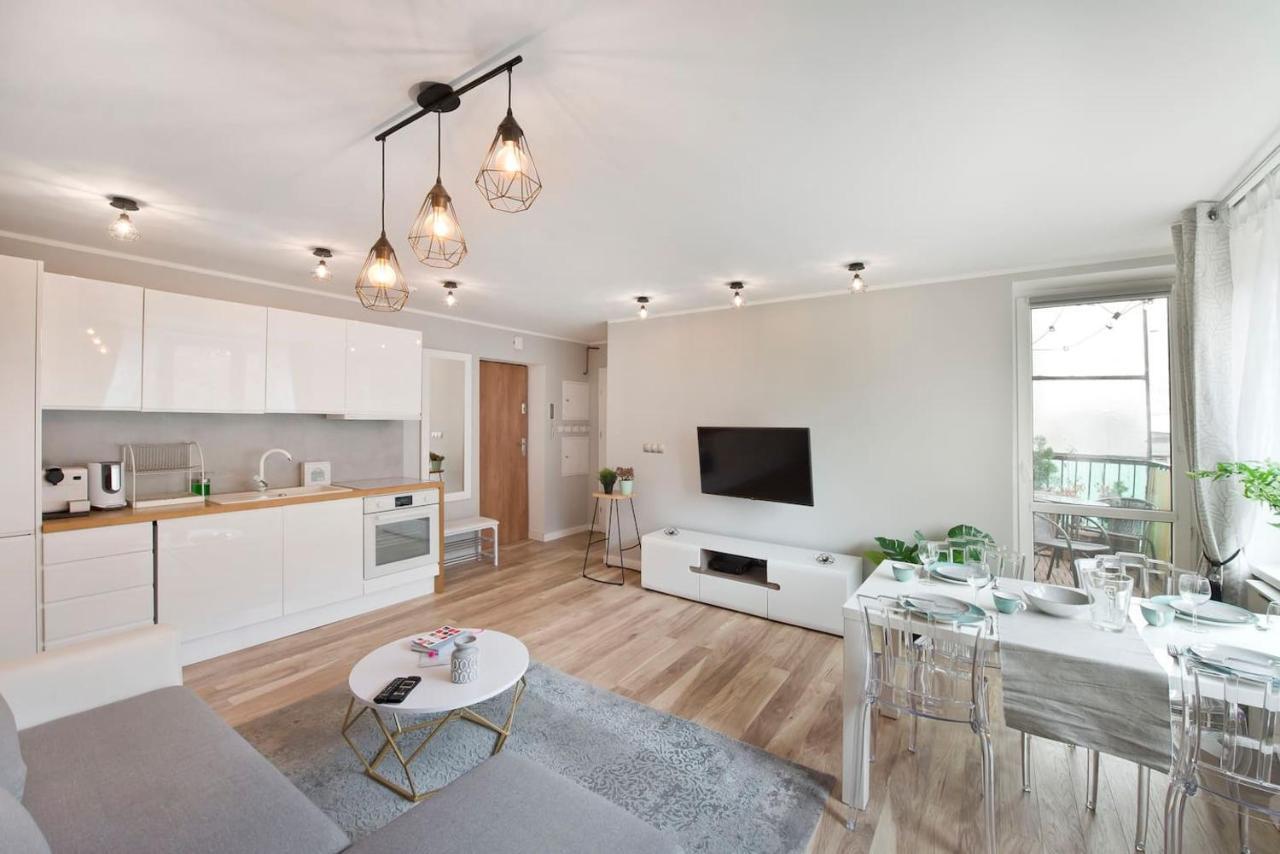Hip In Vibrant Centrally Located In Old Town Apartment Danzig