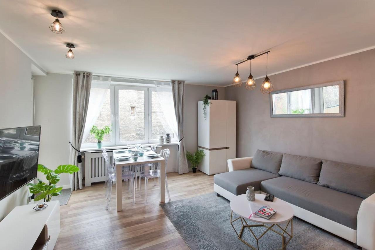 Hip In Vibrant Centrally Located In Old Town Apartment